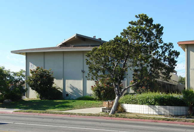 751 W Channel Islands Blvd in Oxnard, CA - Building Photo - Building Photo