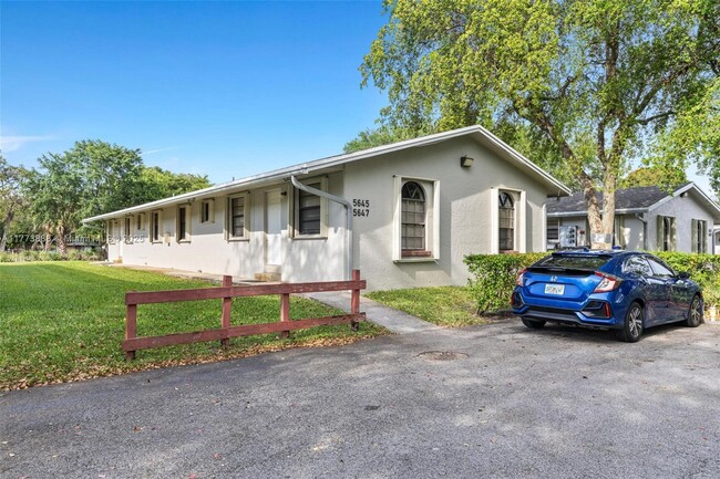 5645 Taft St, Unit 5645