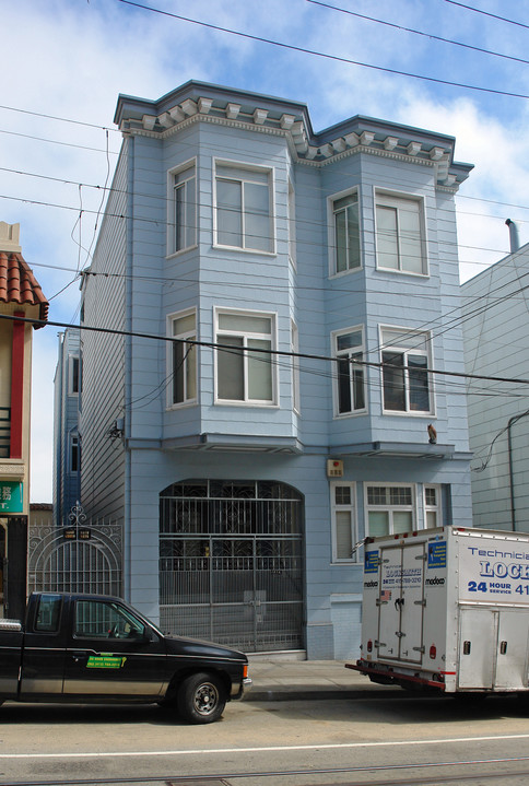 1070 Washington St in San Francisco, CA - Building Photo