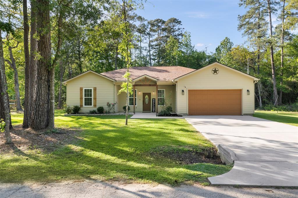 17378 E Holly Hill Dr in Plantersville, TX - Building Photo