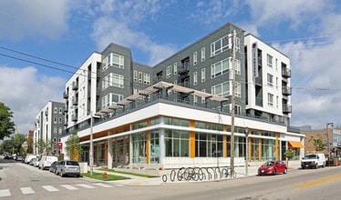 The Standard @ East Library in Milwaukee, WI - Foto de edificio - Building Photo