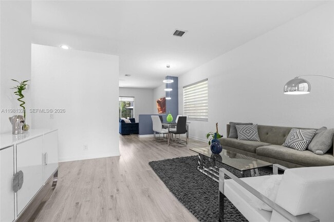 625 Bald Cypress Rd in Weston, FL - Foto de edificio - Building Photo