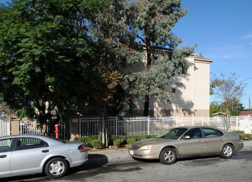 Athens Glen in Los Angeles, CA - Building Photo