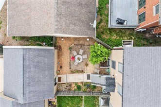 1253 Foster Rd in Iowa City, IA - Foto de edificio - Building Photo