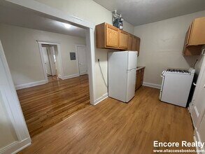 120 Brainerd Rd, Unit 109-2 in Allston, MA - Building Photo - Building Photo