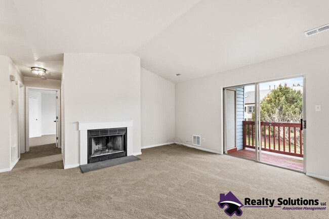 454 Atlanta Court in Washington Township, NJ - Building Photo - Building Photo