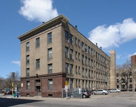 Soleil Apartments in Minneapolis, MN - Building Photo - Building Photo