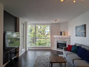 1979 Yew St in Vancouver, BC - Building Photo - Building Photo