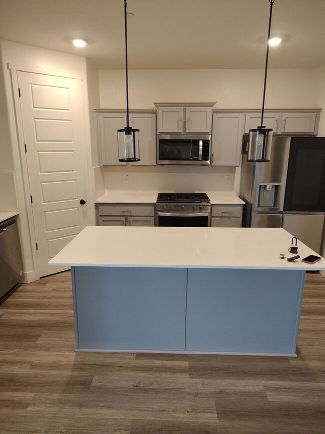 5905 Barsanti Ave in Bakersfield, CA - Building Photo - Building Photo