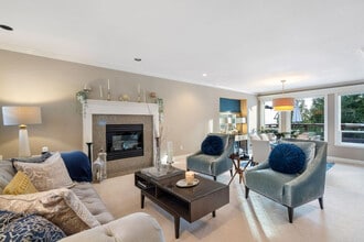 935 Sauve Ct in North Vancouver, BC - Building Photo - Building Photo