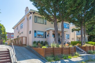2631 Regent Street in Berkeley, CA - Foto de edificio - Building Photo