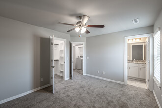 Summit Townhomes in Rogers, AR - Foto de edificio - Interior Photo