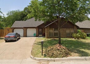 5418 Lansingford Trail in Arlington, TX - Building Photo