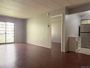 67-03 242nd St in Queens, NY - Foto de edificio - Building Photo