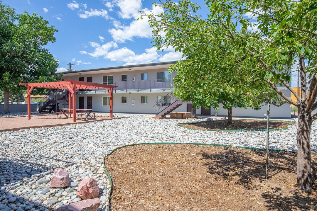 De Cortez Apartments in Colorado Springs, CO - Building Photo