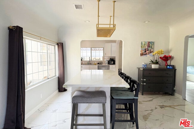 1245 N Orchard Dr in Burbank, CA - Building Photo - Building Photo