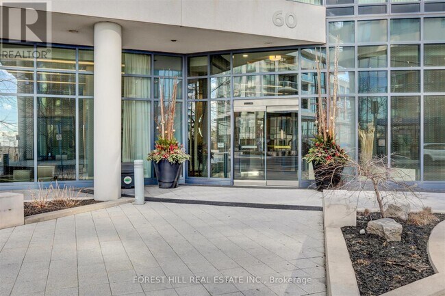 60 Annie Craig Dr in Toronto, ON - Building Photo - Building Photo