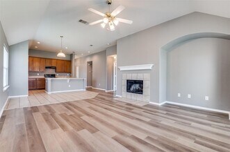 7702 Decoy Dr in Arlington, TX - Foto de edificio - Building Photo