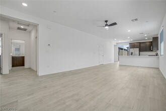 9770 Redwood Cascade St in Las Vegas, NV - Building Photo - Building Photo