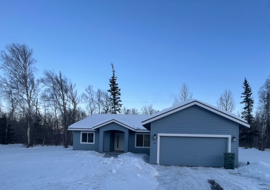 1500 E Hidden Ranch Loop in Palmer, AK - Building Photo
