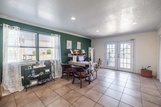 Ridge & Parkdale Apartments in White Settlement, TX - Foto de edificio - Lobby