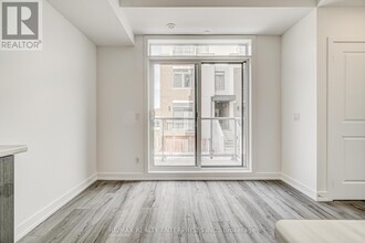 3062-3062 Sixth Line in Oakville, ON - Building Photo - Building Photo