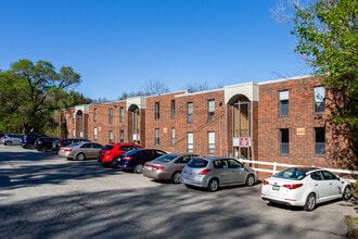 Pine View Apartments in Pittsburgh, PA - Building Photo - Building Photo