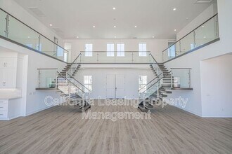 24111 W Corte Escarpa in Santa Clarita, CA - Building Photo - Building Photo