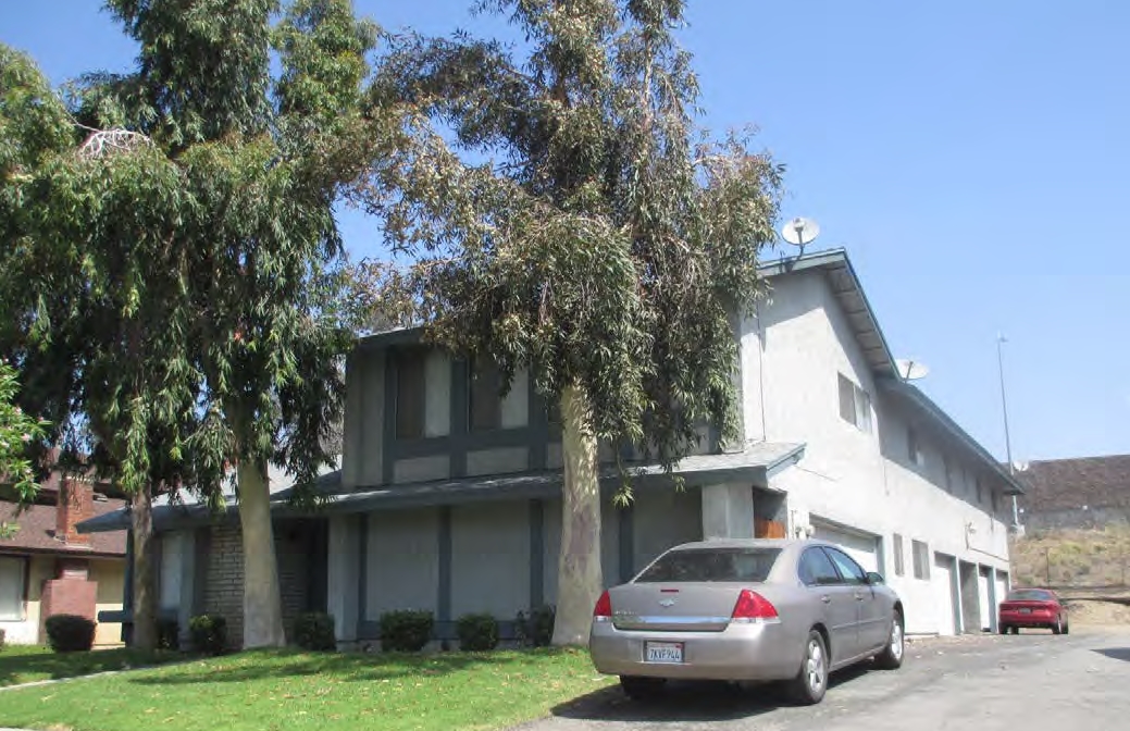 1713 E Fairfield Ct in Ontario, CA - Foto de edificio