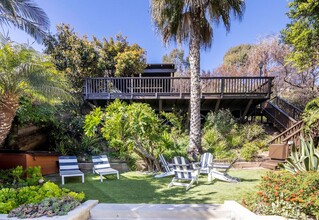21563 Pacific Coast Hwy in Malibu, CA - Foto de edificio - Building Photo