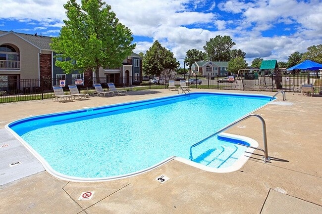 LAKE VILLAGE APARTMENTS in Port Huron, MI - Foto de edificio - Building Photo