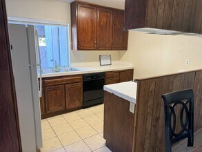 9598 Easter Way, Unit 33 in San Diego, CA - Foto de edificio - Building Photo