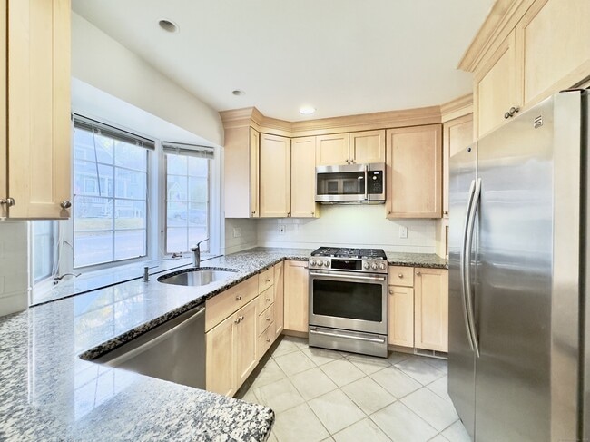 48 Pemberwick Rd in Greenwich, CT - Building Photo - Building Photo