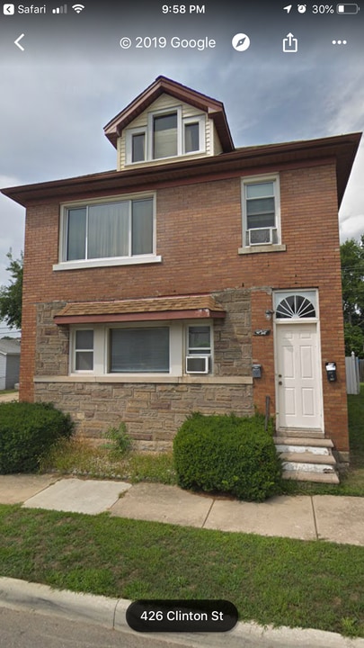 426 Clinton St, Unit Upper in Wyandotte, MI - Building Photo