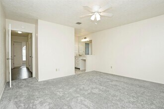 1418 Crawley Ct in Channelview, TX - Foto de edificio - Building Photo