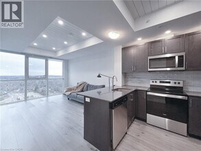 108 Garment St in Kitchener, ON - Building Photo - Building Photo