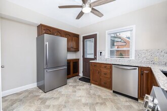 192 Spring St in Windsor Locks, CT - Building Photo - Building Photo