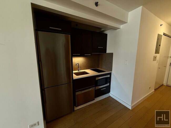 East 39th Street in New York, NY - Building Photo - Building Photo