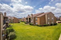 Westwood Village Apartments in Shreveport, LA - Building Photo - Building Photo