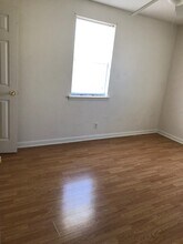 305 Pleasant St in Hinesville, GA - Building Photo - Building Photo