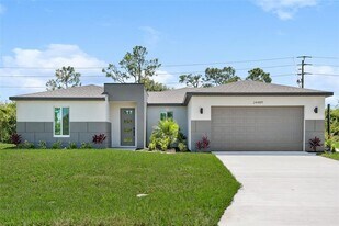 24489 SW Kingsway Cir in Lake Suzy, FL - Building Photo
