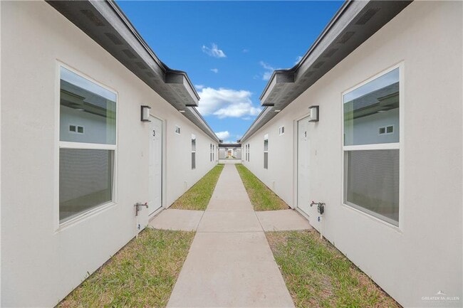 15 E 24th St in Alton, TX - Building Photo - Building Photo