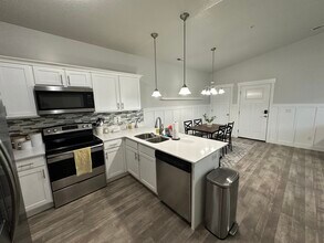 624 N Emery Ln, Unit 624 Emery vineyard in Vineyard, UT - Building Photo - Building Photo