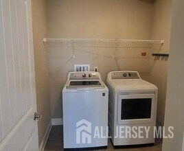 47 Abbey Rd in Tinton Falls, NJ - Building Photo - Building Photo