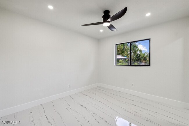 1419 SE 22nd St in Cape Coral, FL - Foto de edificio - Building Photo