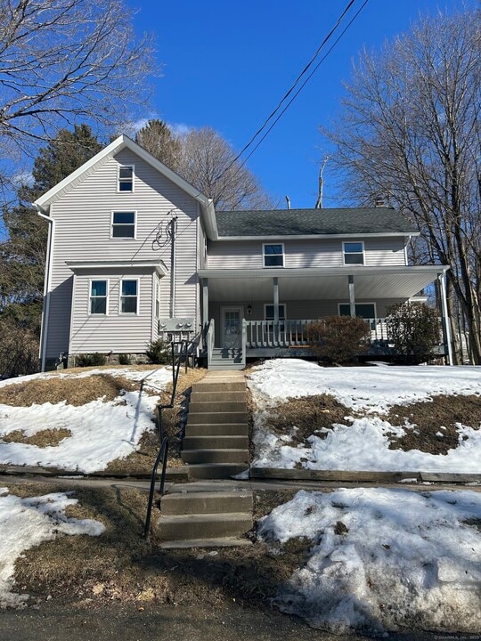 220 Gilbert Ave in Winchester, CT - Building Photo