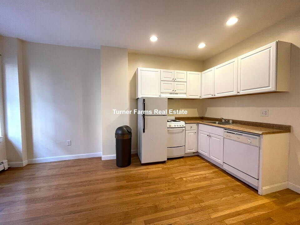 28R Phillips St, Unit 1 in Boston, MA - Foto de edificio
