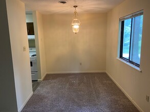 304 Genesis Cir, Unit 2 in Black Mountain, NC - Foto de edificio - Building Photo