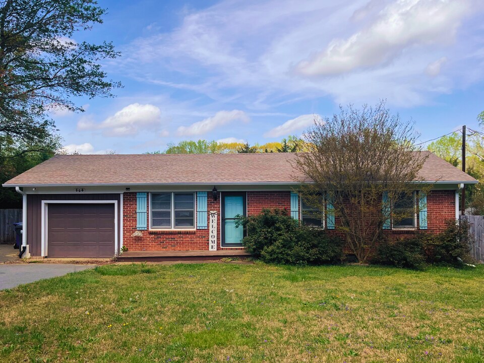 558 Brumley Rd in Mooresville, NC - Building Photo