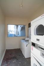 207 N Savannah St in Los Angeles, CA - Building Photo - Interior Photo